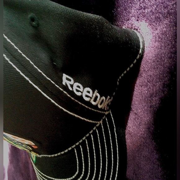 Reebok NHL Chicago Blackhawks Center Ice 2013 Cap - Picture 8 of 10